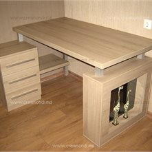  Стол для компьютера. Оригинальный стол  для компьютера в коридоре.