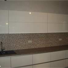  Кухни High Gloss. Белоснежная и глянцевая.