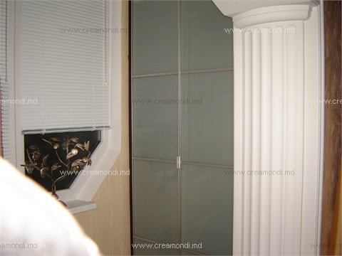 Sliding door wardrobesMirror-made doors wardrobe adorns any interior