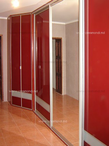 Sliding door wardrobesVoluminous sliding door wardrobe doesn’t block the room up