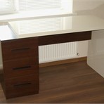  Стол для компьютера. Стол для занятий , крышка HPL Formica, глянцевая.