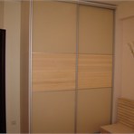  Шкафы-купе Шкаф с панелями из натурального дерева (ясень) и кожи SIBU